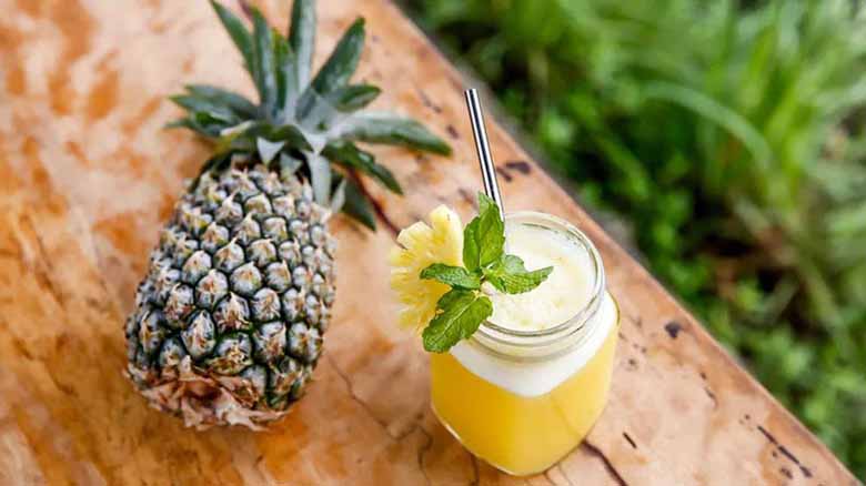 Uống nước ép thơm có tác dụng gì đối với sức khỏe và sắc đẹp?
