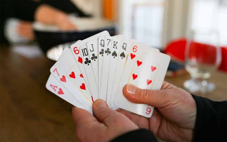 Tiến lên miền Nam là gì? Luật chơi bài chuẩn cho người mới bắt đầu 