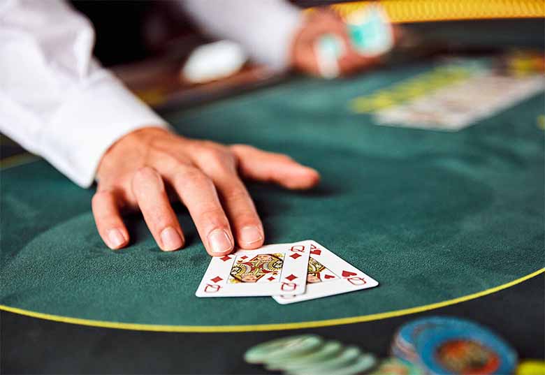 Tìm Hiểu Luật Chơi Poker Cơ Bản Cho Người Mới Bắt Đầu Từ A-Z 