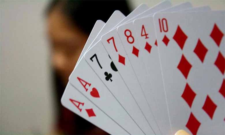 Tìm hiểu phỏm là gì? Những điều cần biết khi chơi phỏm 
