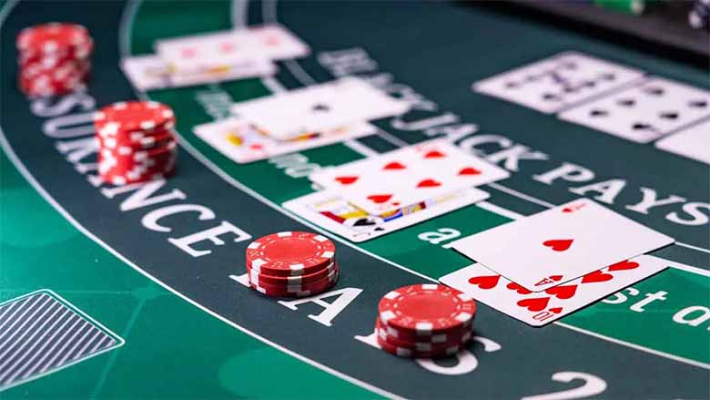 Blackjack là gì? Cách chơi và mẹo thắng lớn trong từng ván bài 